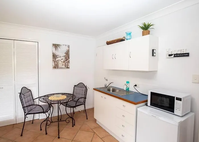 Gorgeous Studio + 100M To Beach + Pool