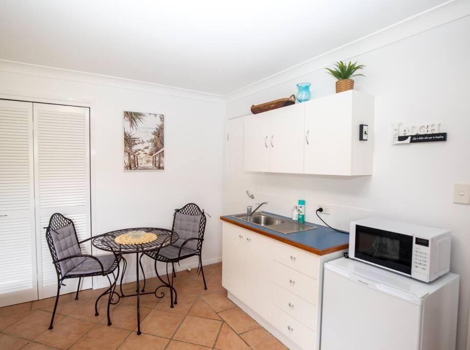 Apartment Gorgeous + 100m To + Pool Point Lookout